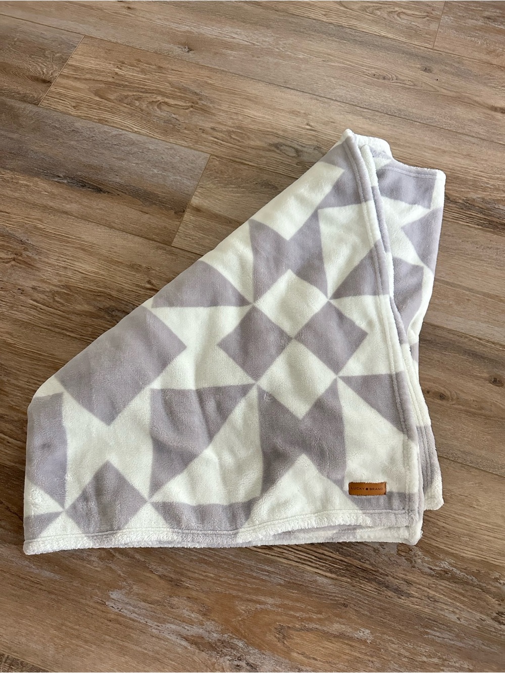 Cozy Geometric White and Light Gray Throw Blanket